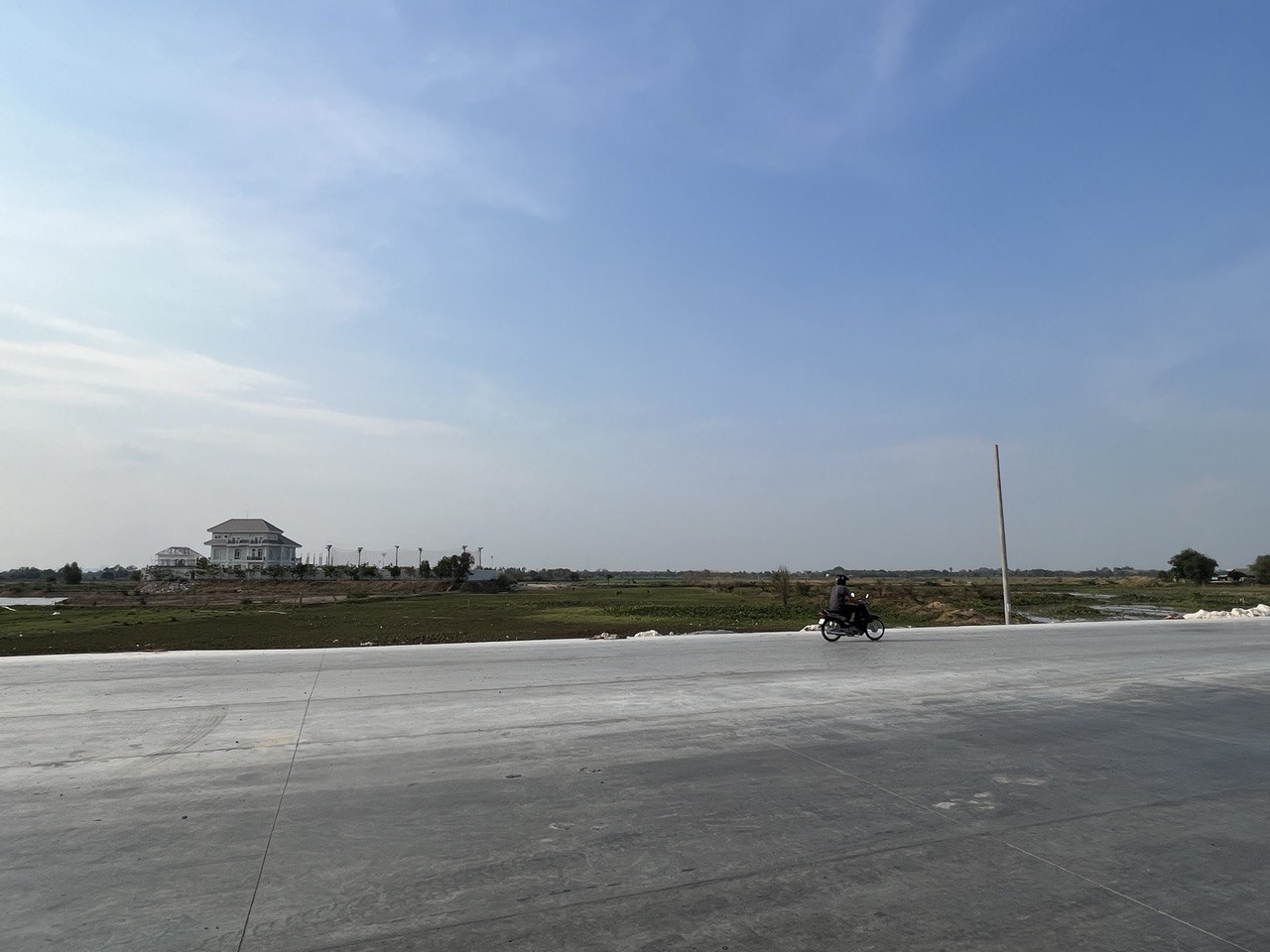 ដីទំនេរសម្រាប់លក់ (Vacant Land)