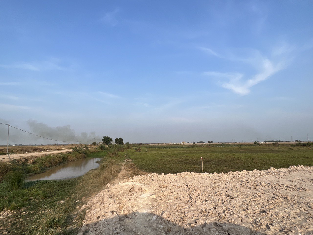 ដីទំនេរសម្រាប់លក់ (Vacant Land)