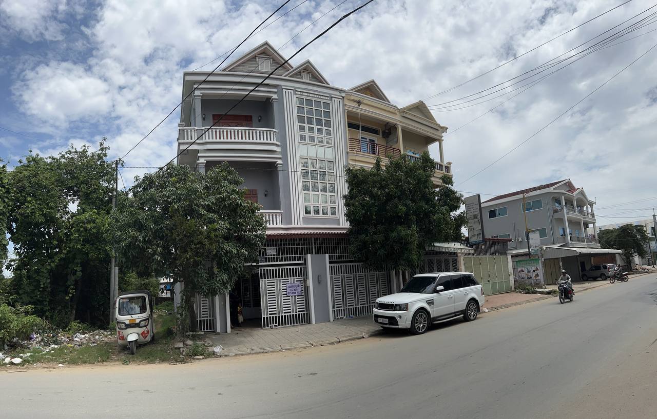 ផ្ទះល្វែងសម្រាប់លក់ (Flat for sale)