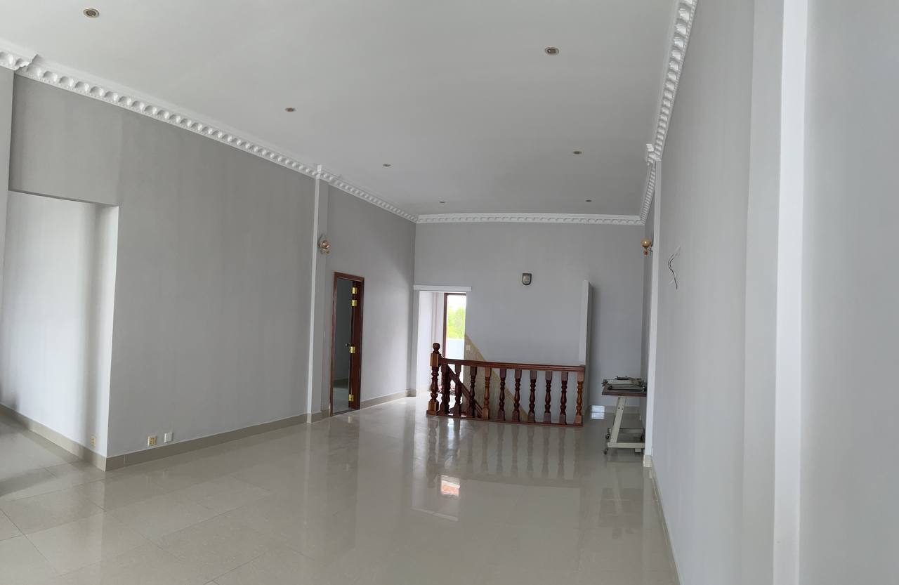 ផ្ទះល្វែងសម្រាប់លក់ (Flat for sale)