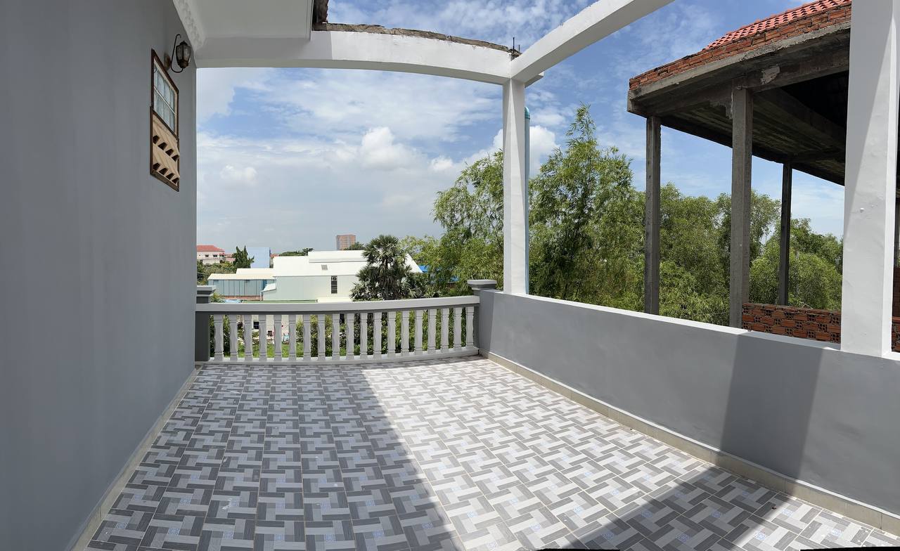 ផ្ទះល្វែងសម្រាប់លក់ (Flat for sale)