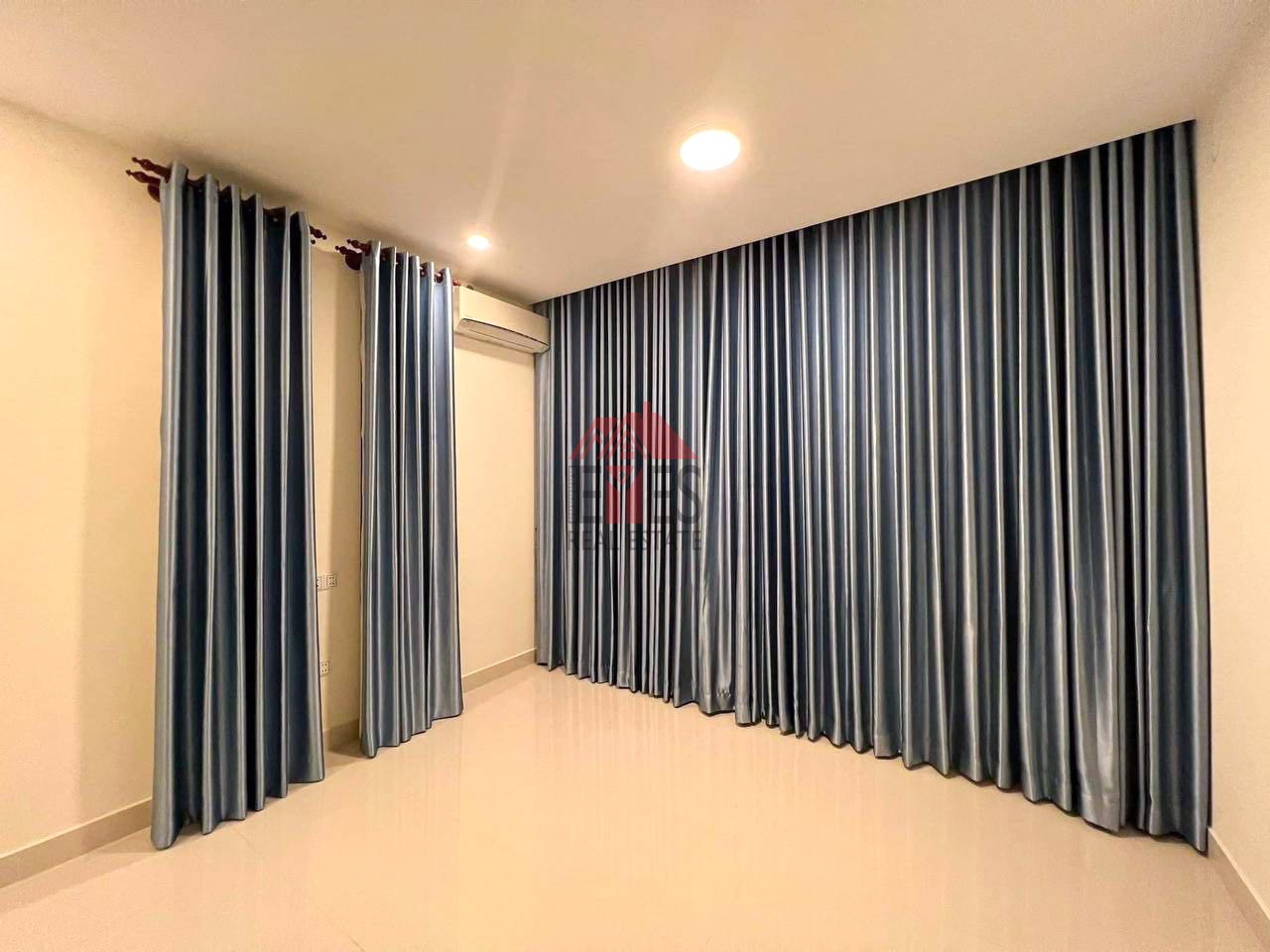 ផ្ទះអាជីវកម្មសម្រាប់លក់