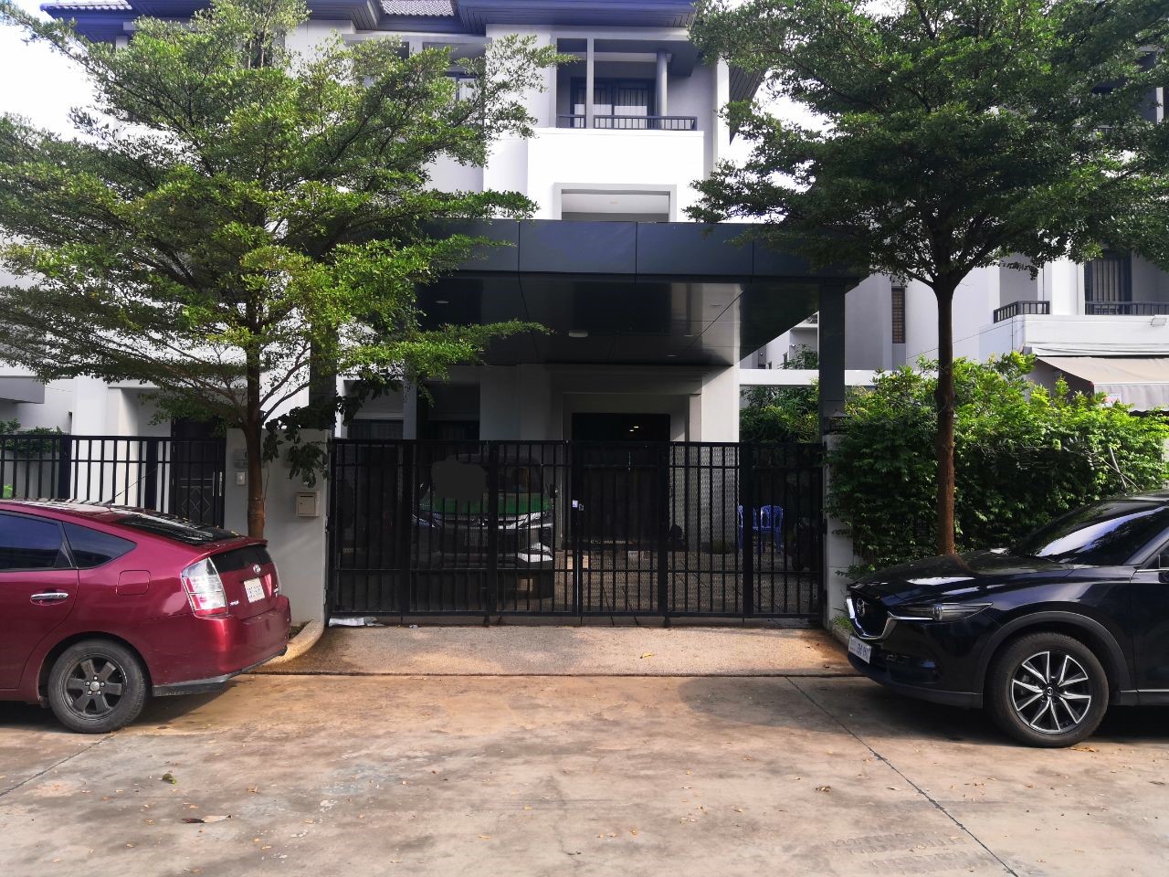 ផ្ទះវីឡាភ្លោះសម្រាប់លក់/​Semi-detached house for sale