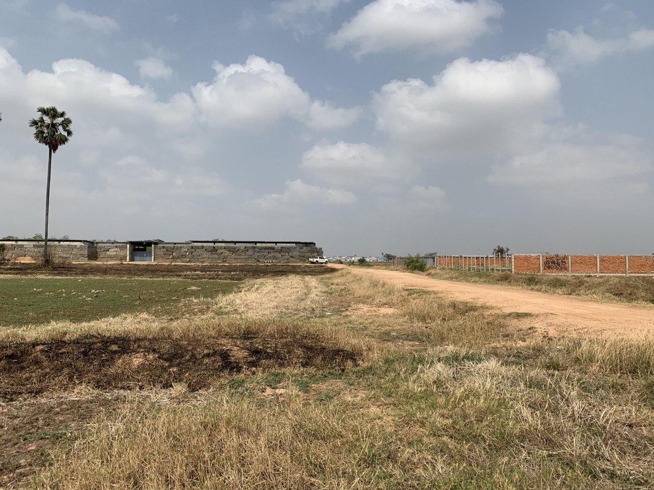 ដីទំនេរសម្រាប់លក់/ Vacant land for sale