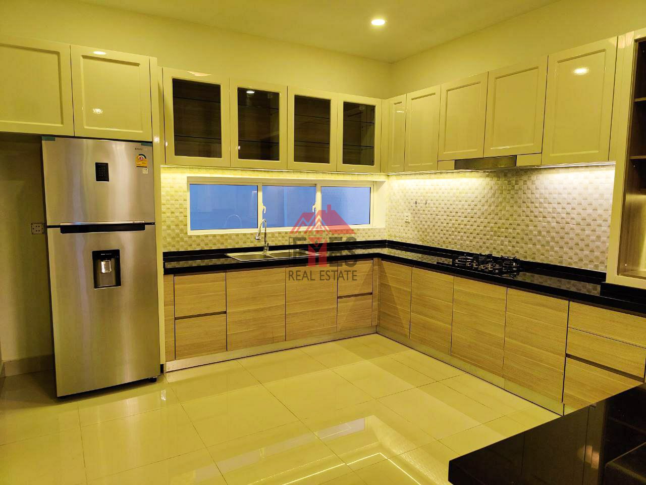 Detached-house for sale