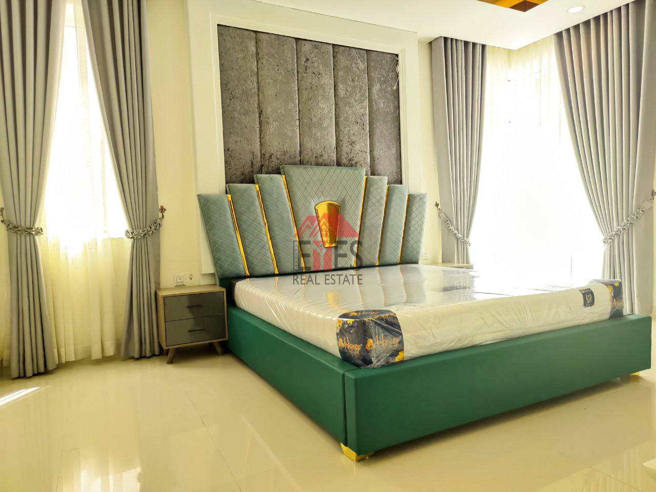 Detached-house for sale