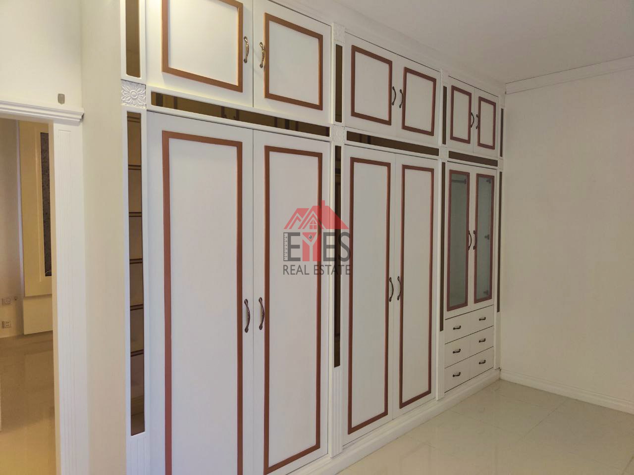 Detached-house for sale
