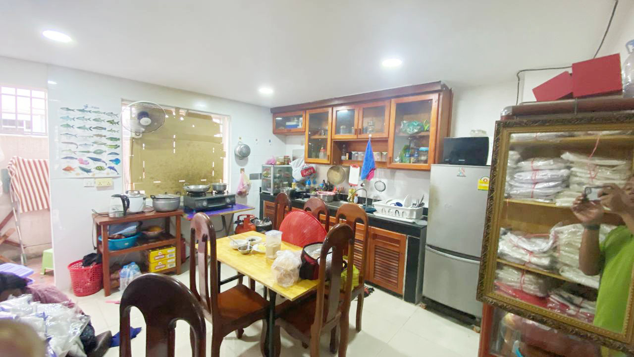 ផ្ទះជីវកម្មលក់