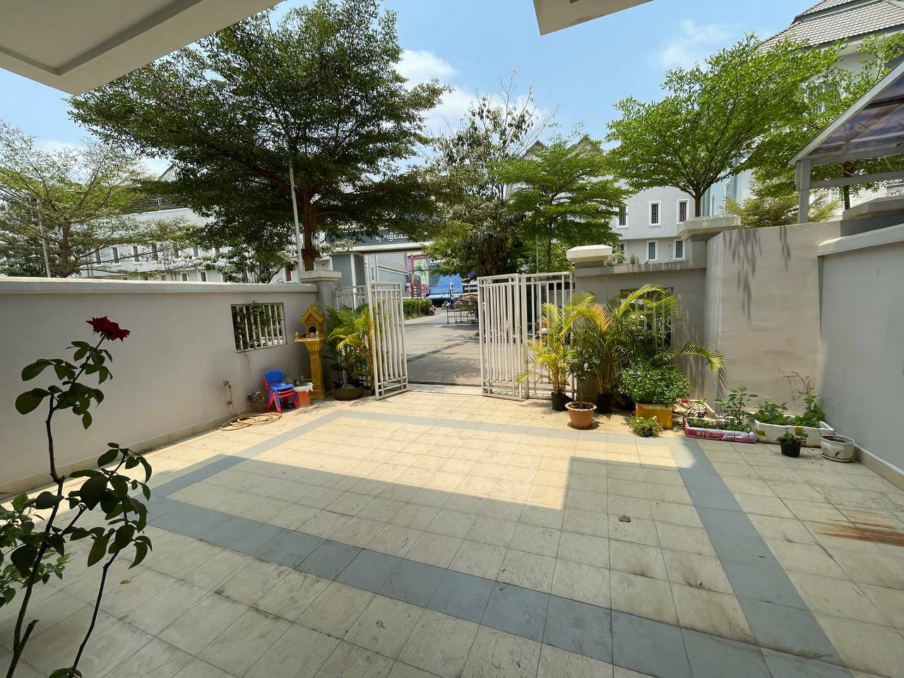 Semi-detached house for sale