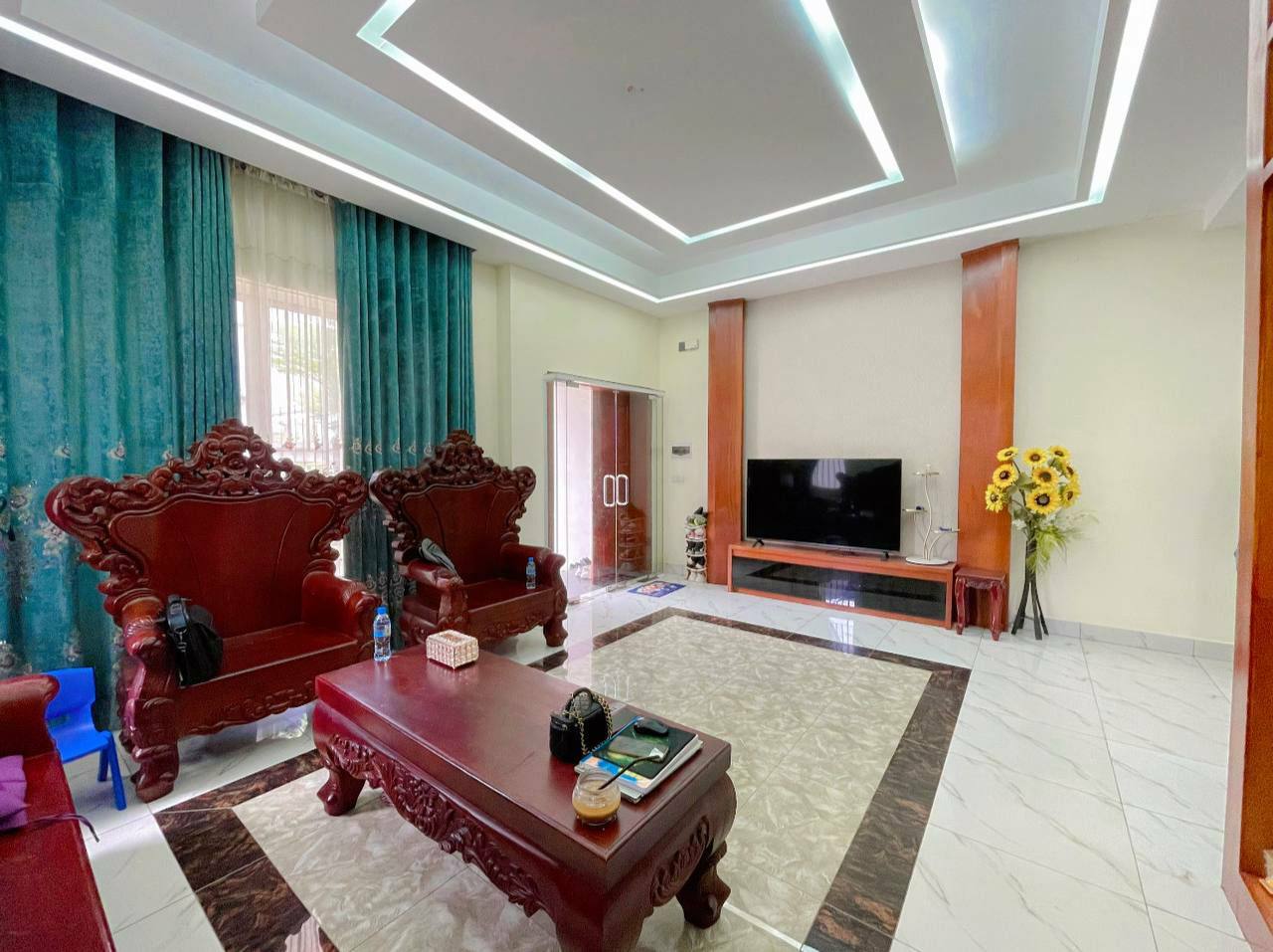 Semi-detached house for sale