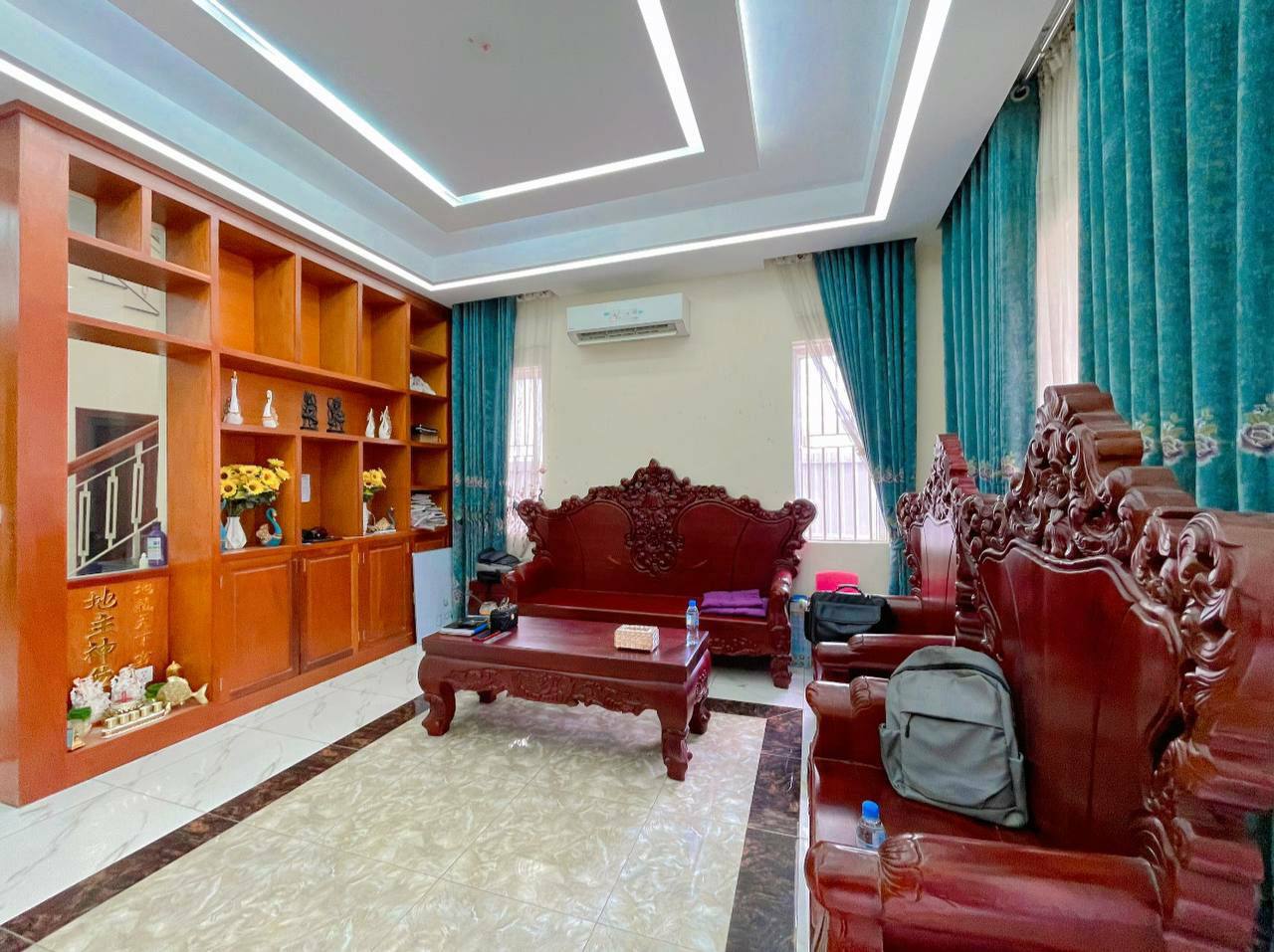 Semi-detached house for sale