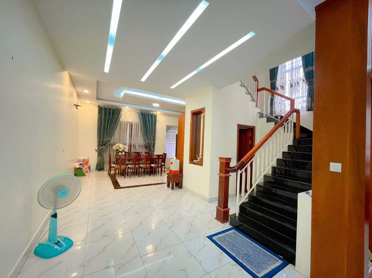Semi-detached house for sale