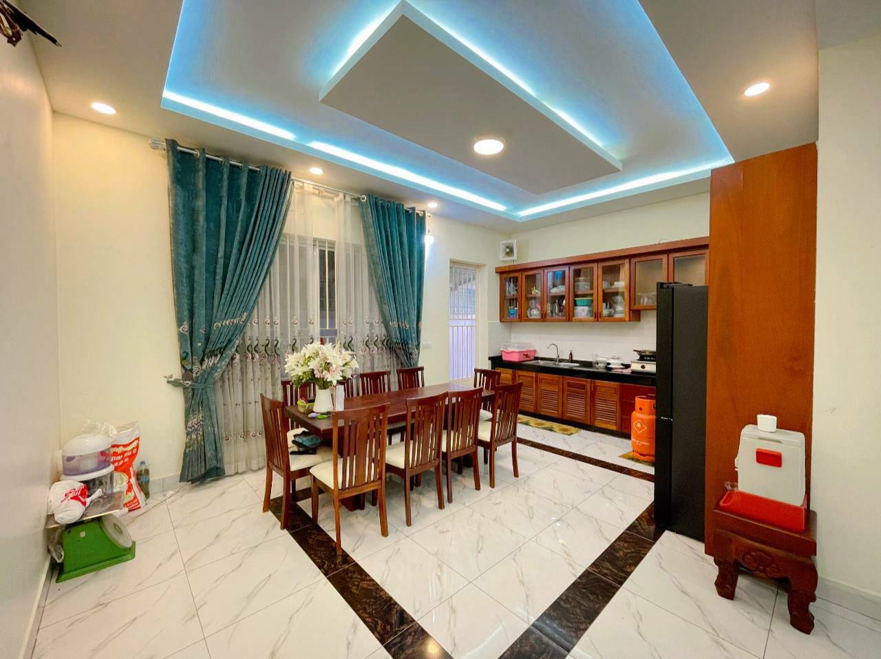 Semi-detached house for sale