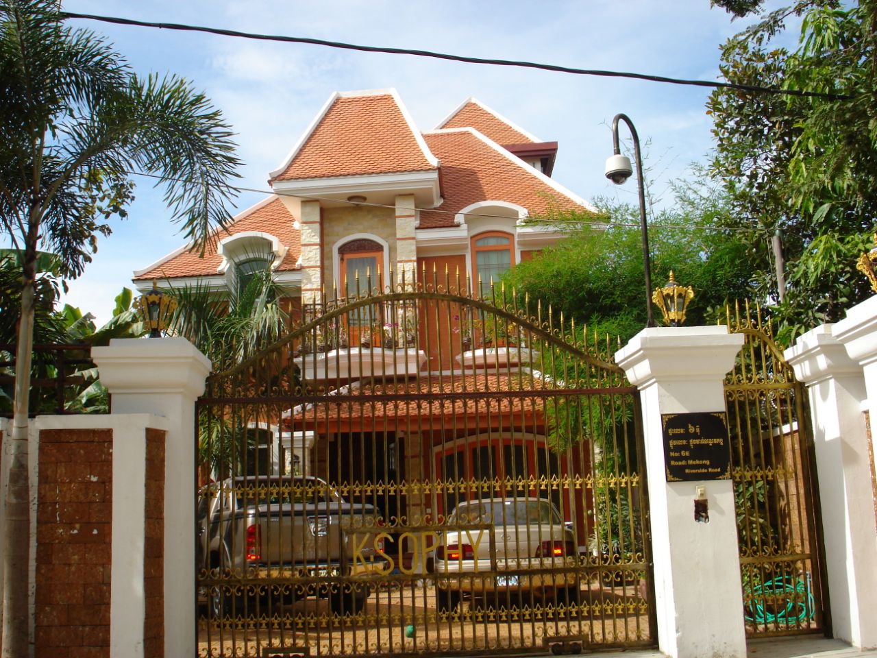Detached-house for sale & rent