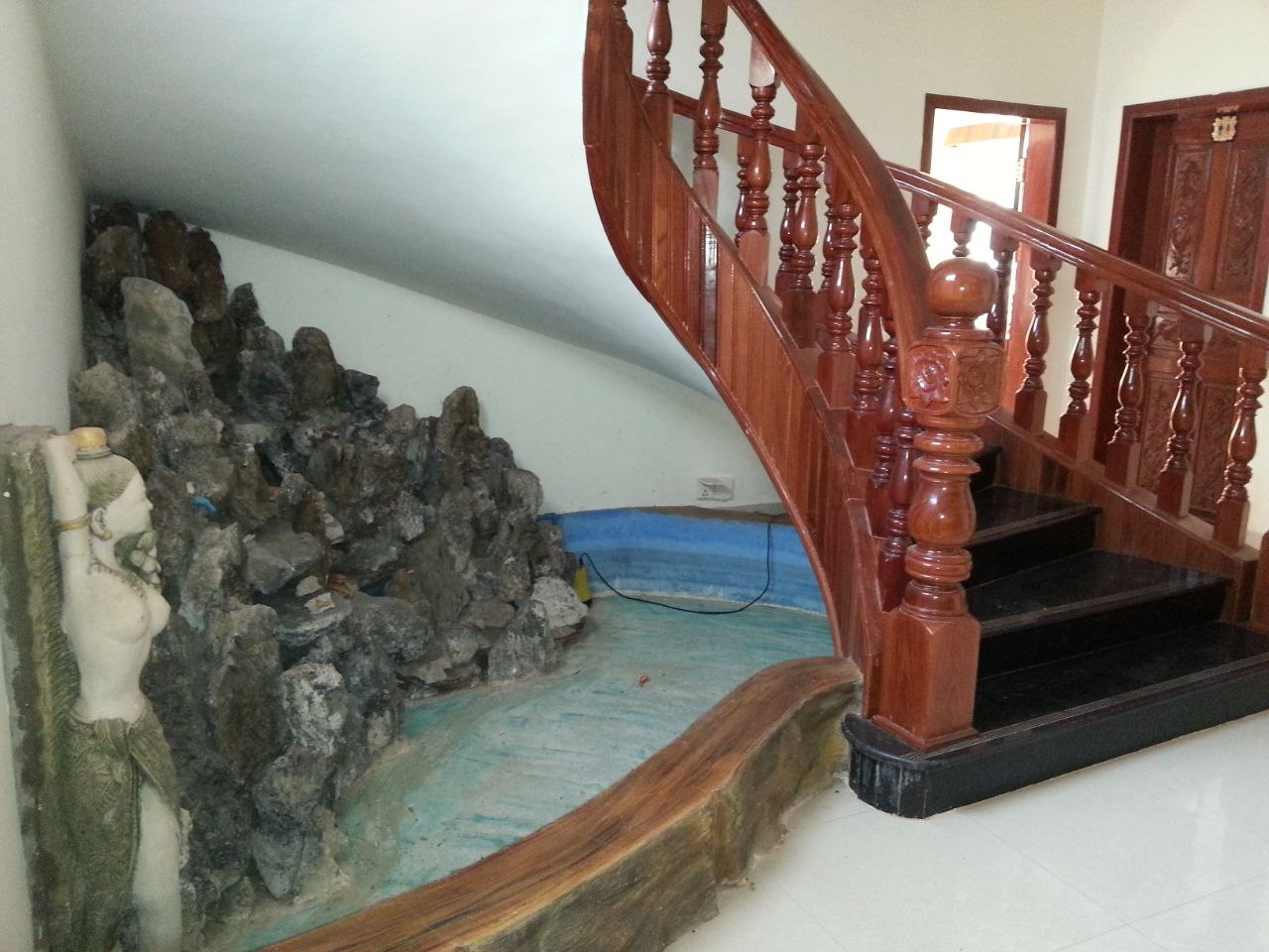 Detached-house for sale & rent