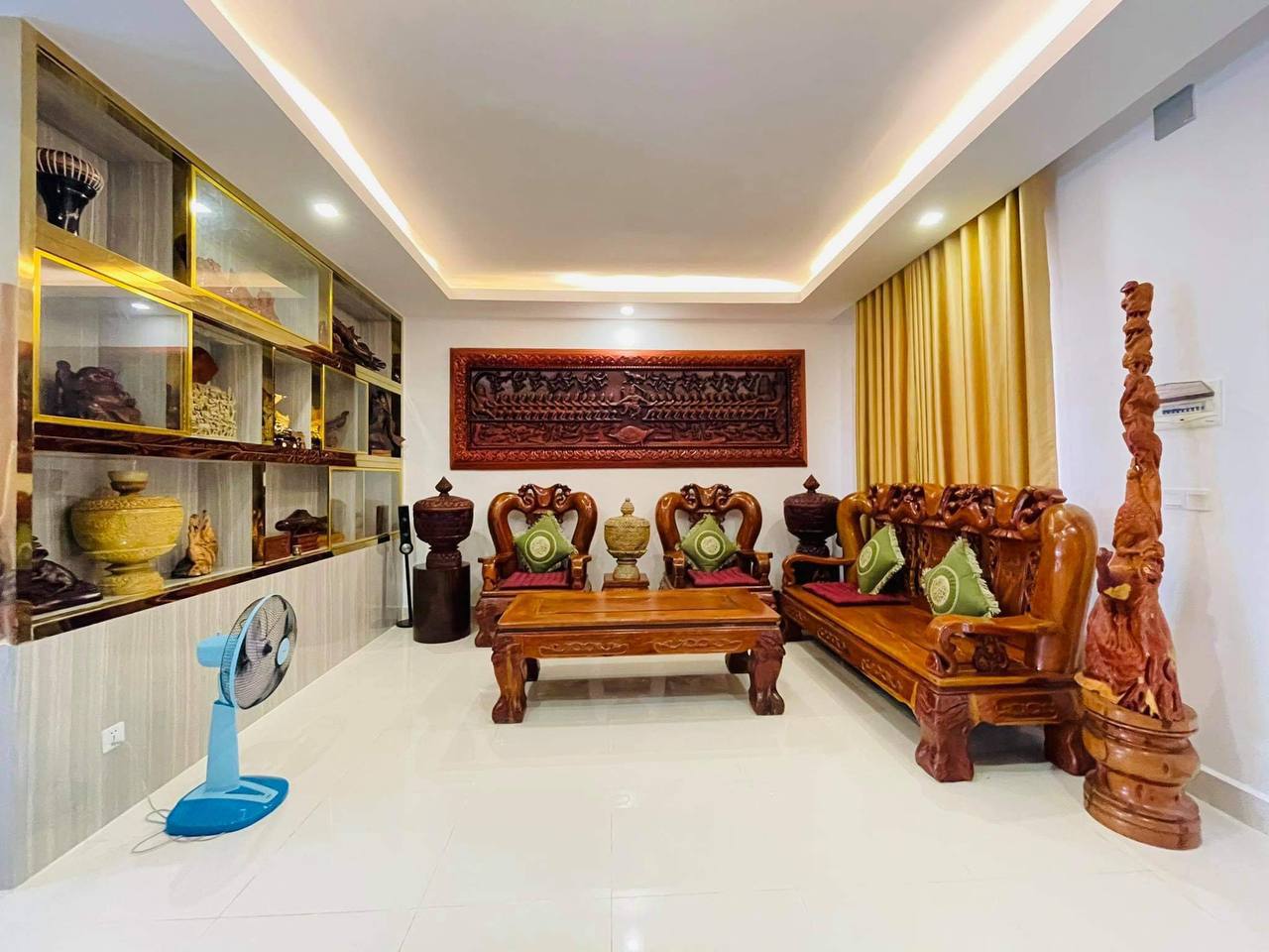 ផ្ទះវីឡាភ្លោះសម្រាប់លក់/Semi-detached house for sale