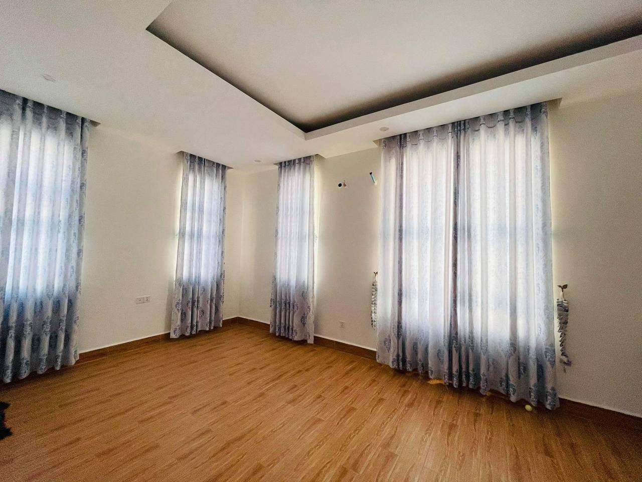 ផ្ទះវីឡាភ្លោះសម្រាប់លក់/Semi-detached house for sale