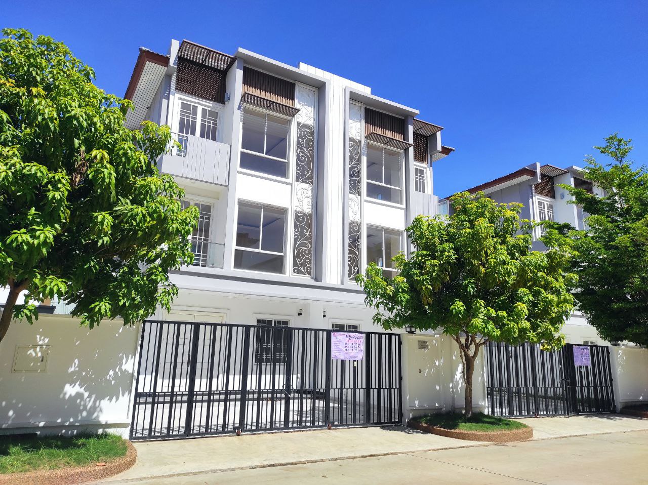 Semi-detached house for sale