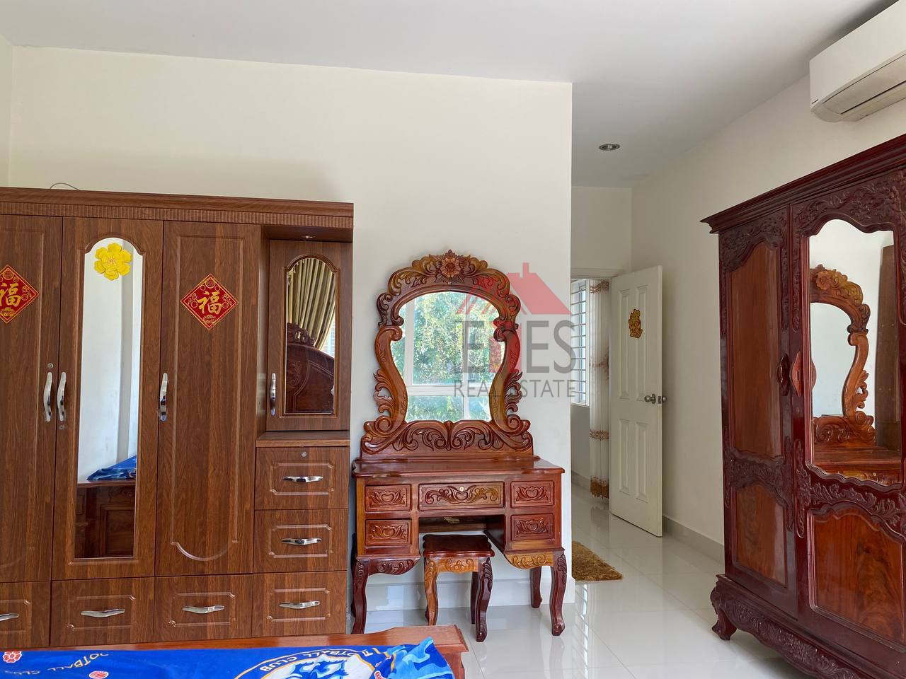ផ្ទះល្វែងសម្រាប់​លក់