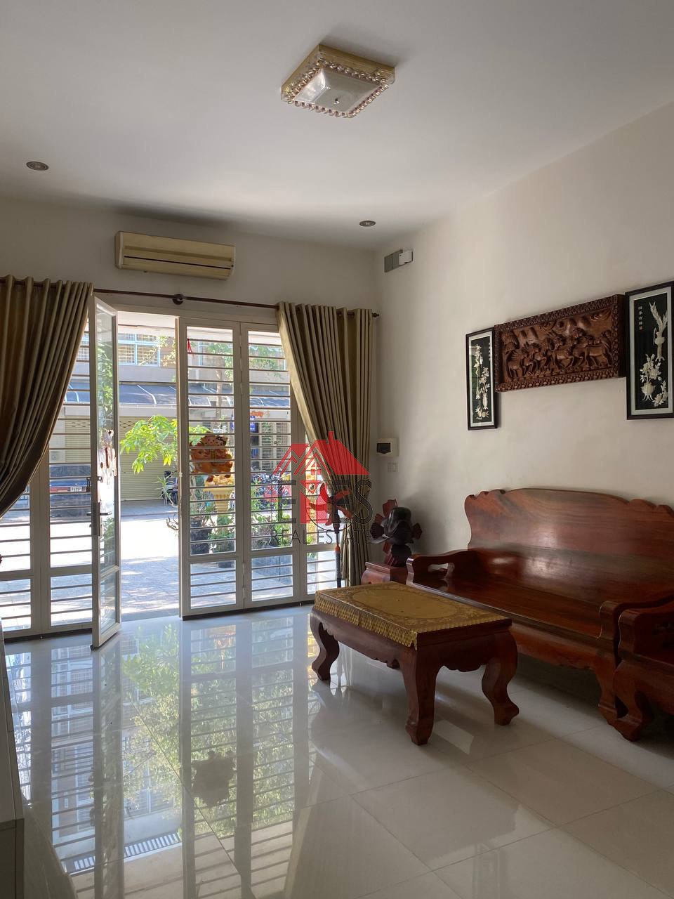 ផ្ទះល្វែងសម្រាប់​លក់