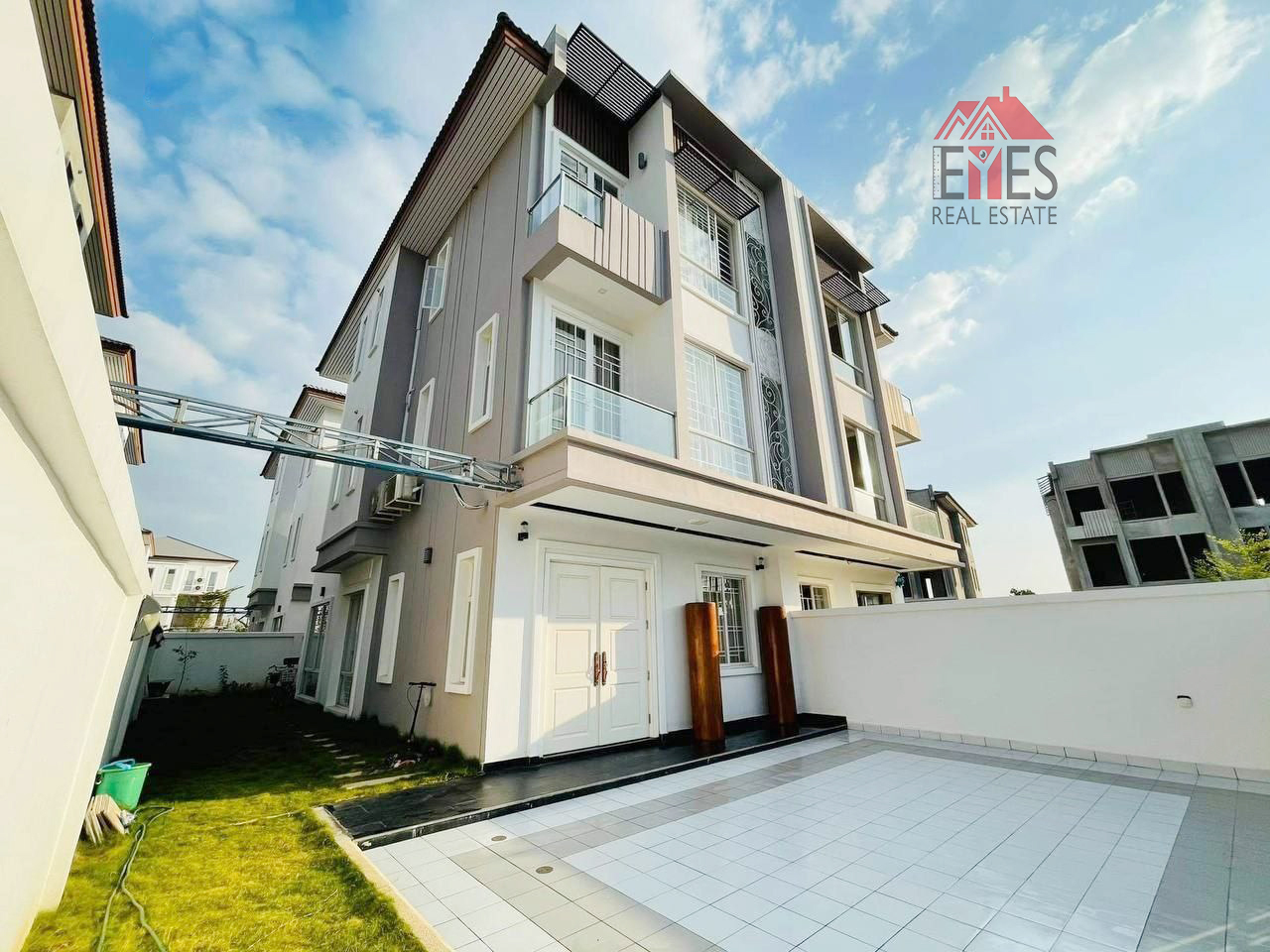 Semi-detached house for sale