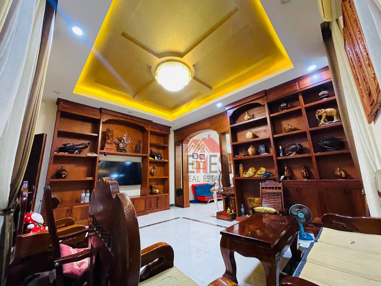 Semi-detached house for sale