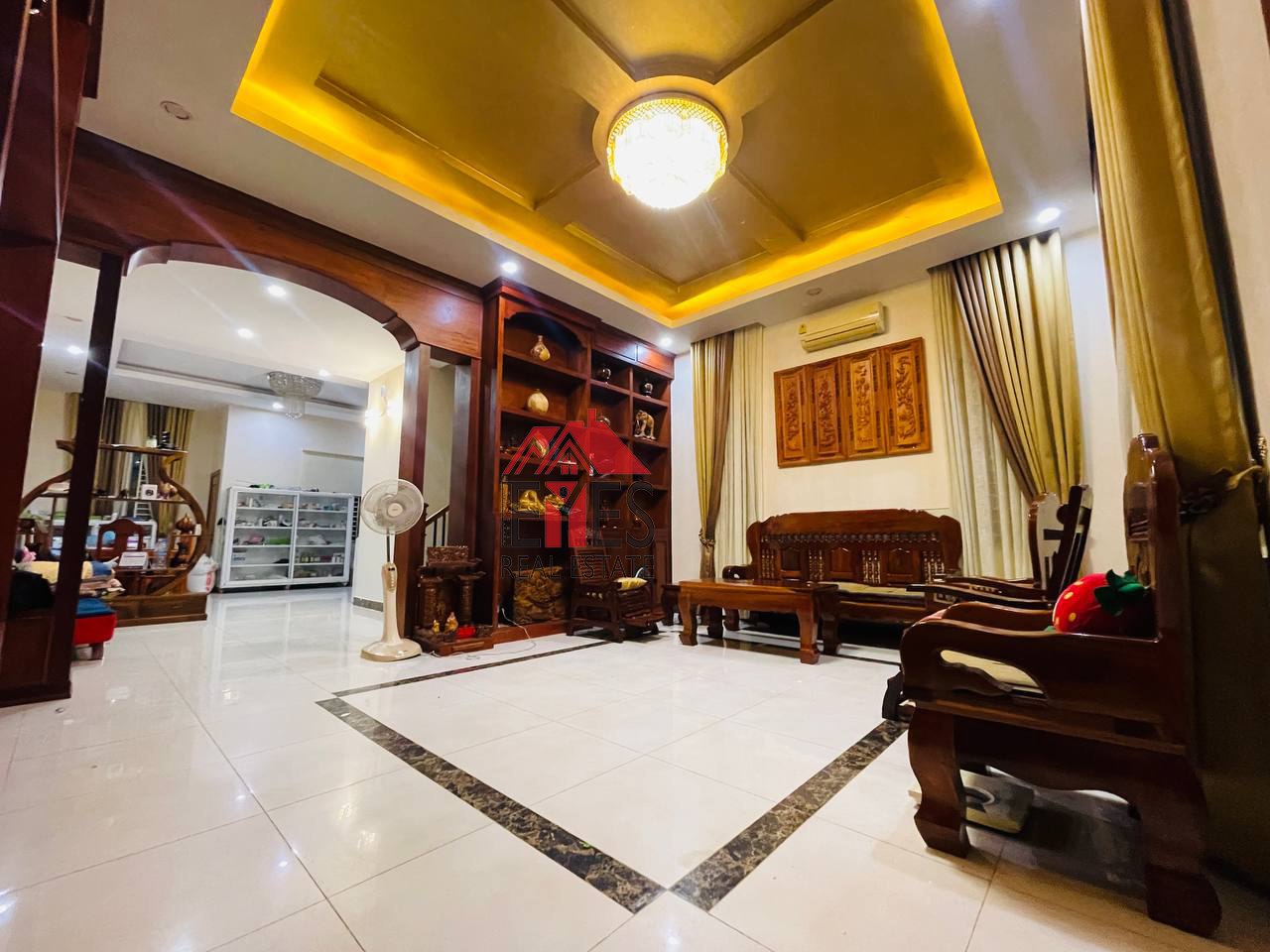 Semi-detached house for sale