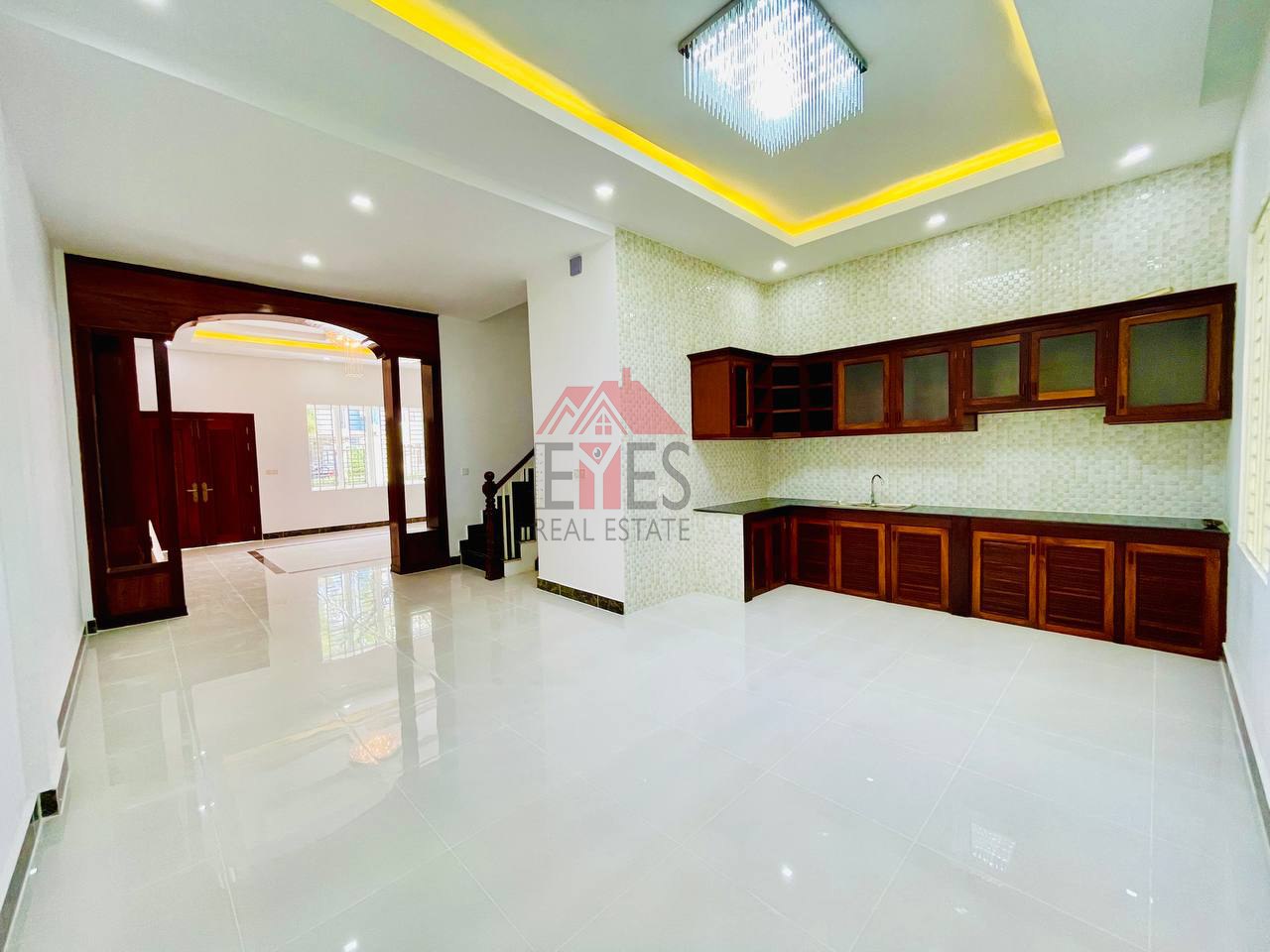 Semi-detached house for sale