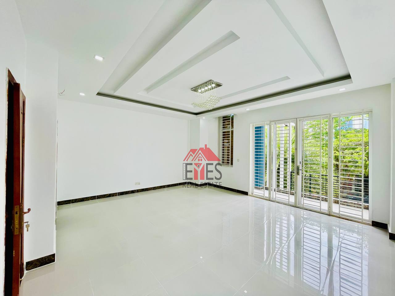 Semi-detached house for sale