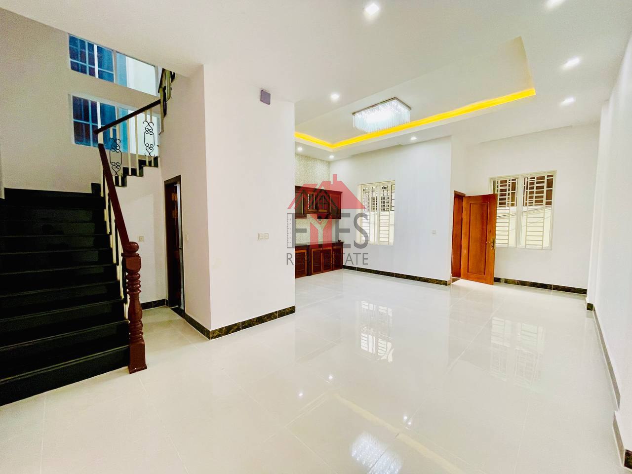 Semi-detached house for sale