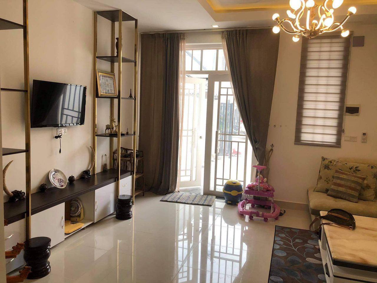 ផ្ទះវីឡាកូនកាត់/ Linked-house for sale