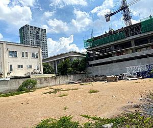 ដីទំនេរ​សម្រាប់លក់​ (Land for sale)