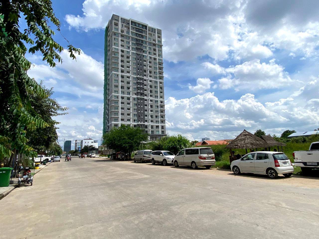 ដីទំនេរ​សម្រាប់លក់​ (Land for sale)